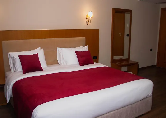 Hotel Albanopolis 4*