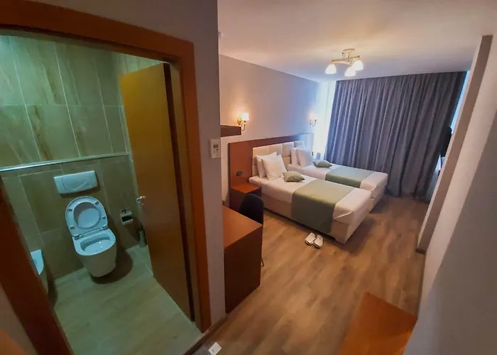 Albanopolis Hotel 4*