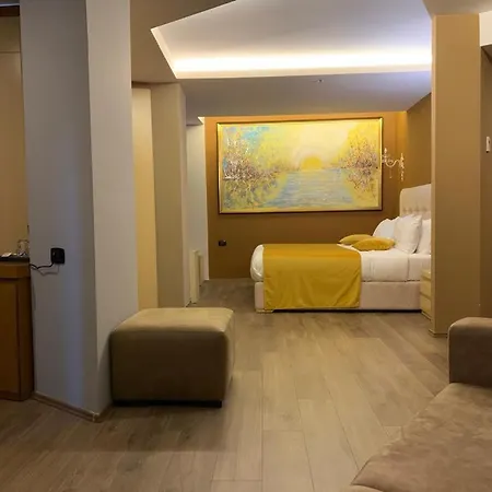 فندق Albanopolis 4*