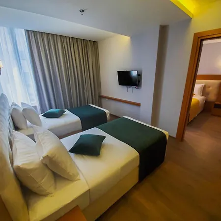 Albanopolis فندق 4*