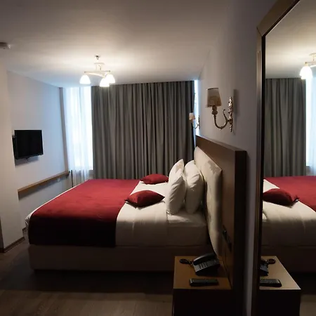 Albanopolis تيرانا