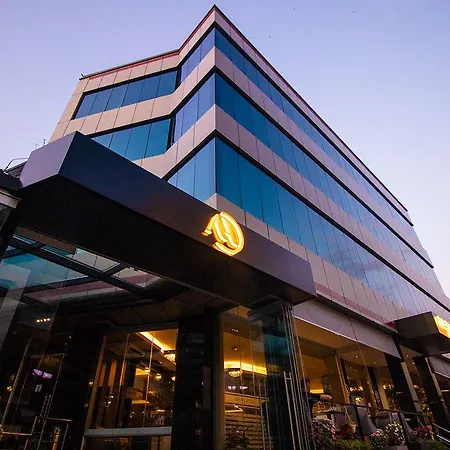 Albanopolis מלון 4*