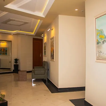 Albanopolis فندق