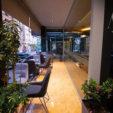 Albanopolis מלון