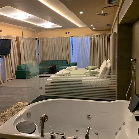 Albanopolis מלון 4*