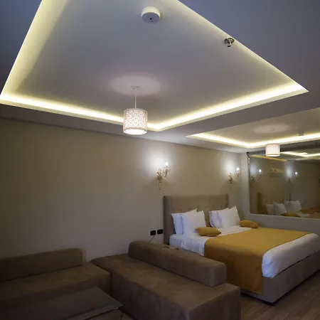 Albanopolis מלון