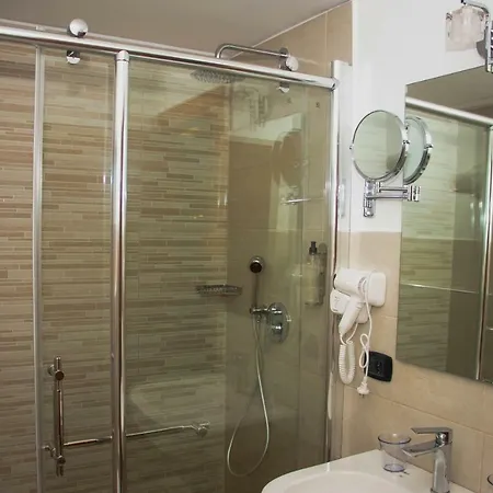 Albanopolis 4* טיראנה