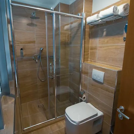 Albanopolis فندق 4*