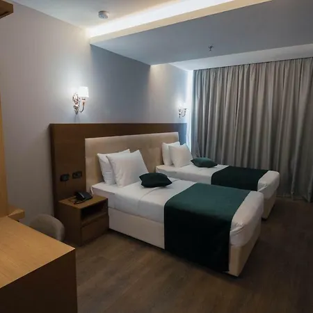 فندق Albanopolis