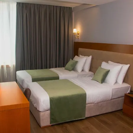 Albanopolis 4*