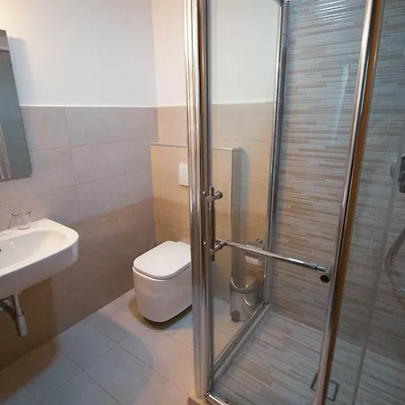 Hotel Albanopolis 4*