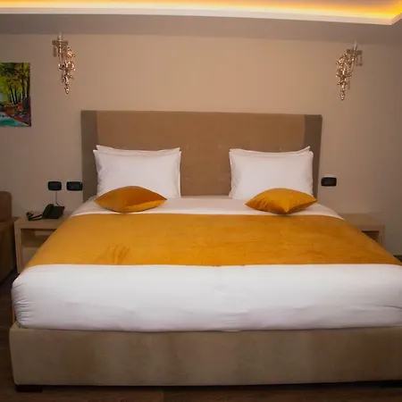 Albanopolis فندق 4*