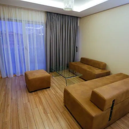 فندق Albanopolis 4*