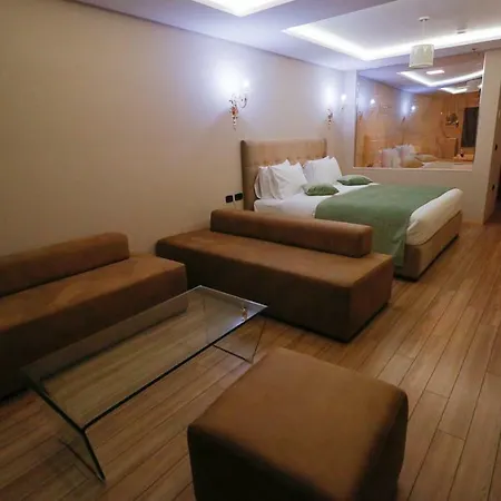 Albanopolis Hotel