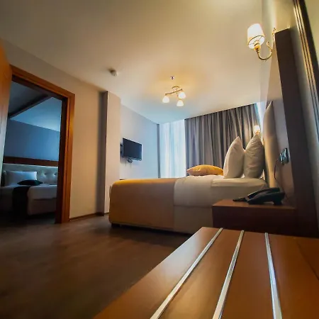 Albanopolis فندق 4*