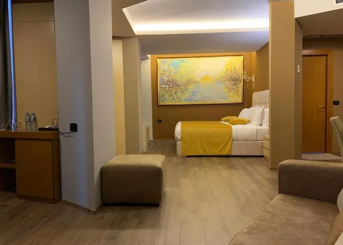 Отель Albanopolis 4*