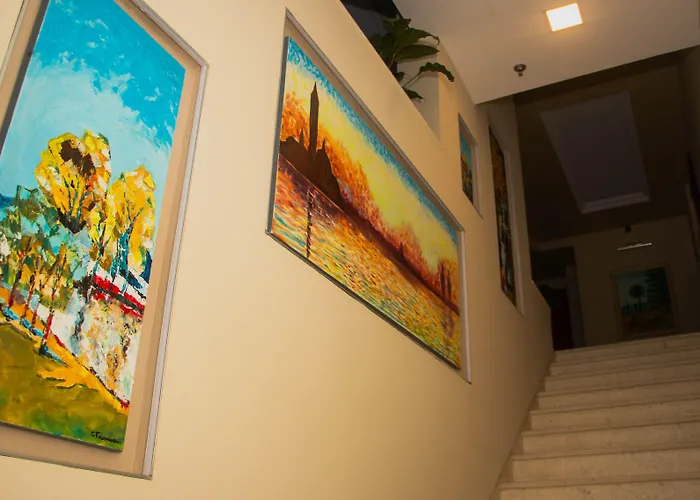 Отель Albanopolis 4*